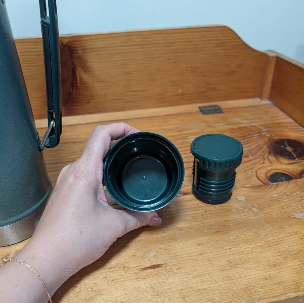 Stanley Classic Vacuum Bottle Green Thermos w Cup Stopper - Picture 4 of 7